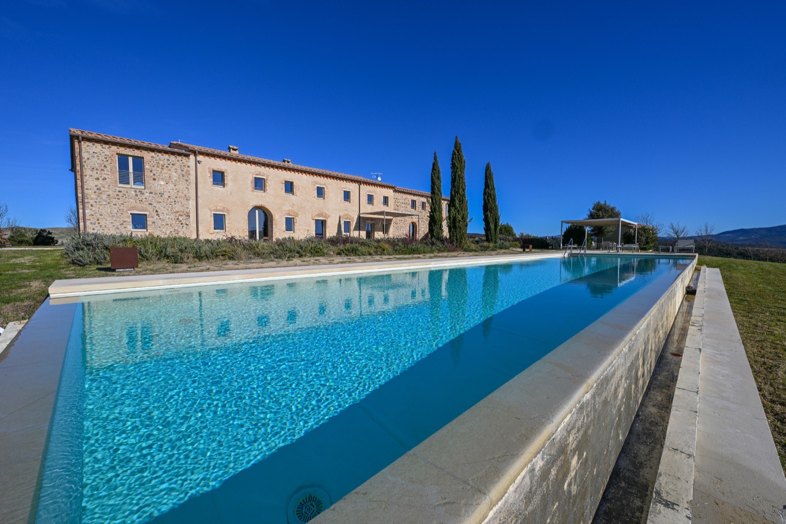 Riverside Estate with Infinity Pool