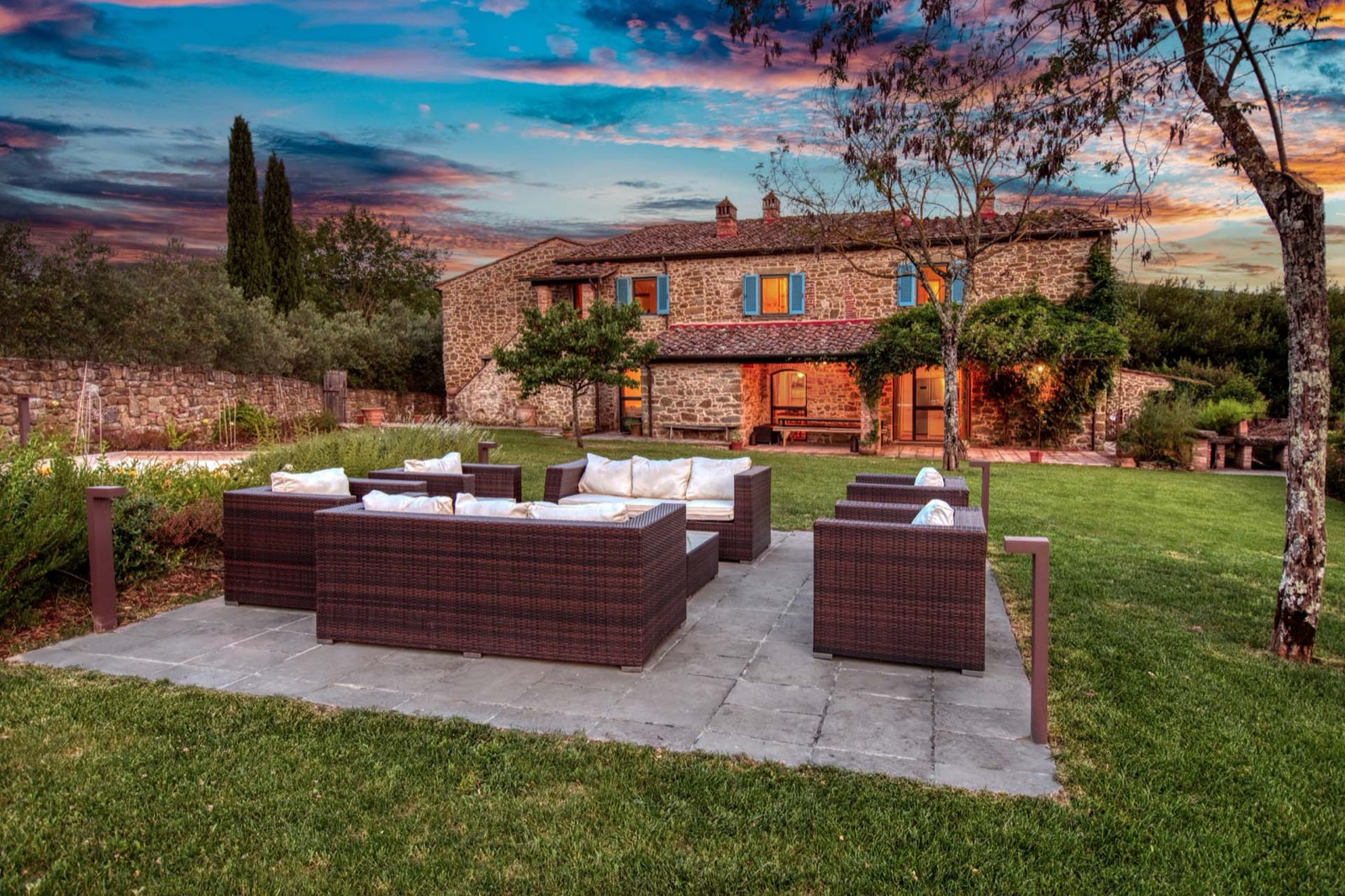 Country House with Pool on the Hills