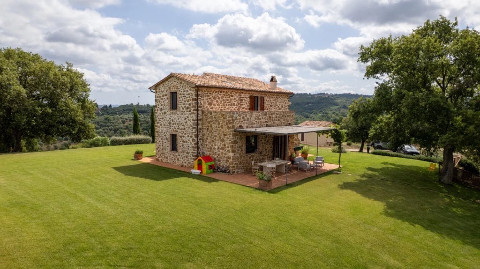 Organic Estate with Vineyard near Saturnia