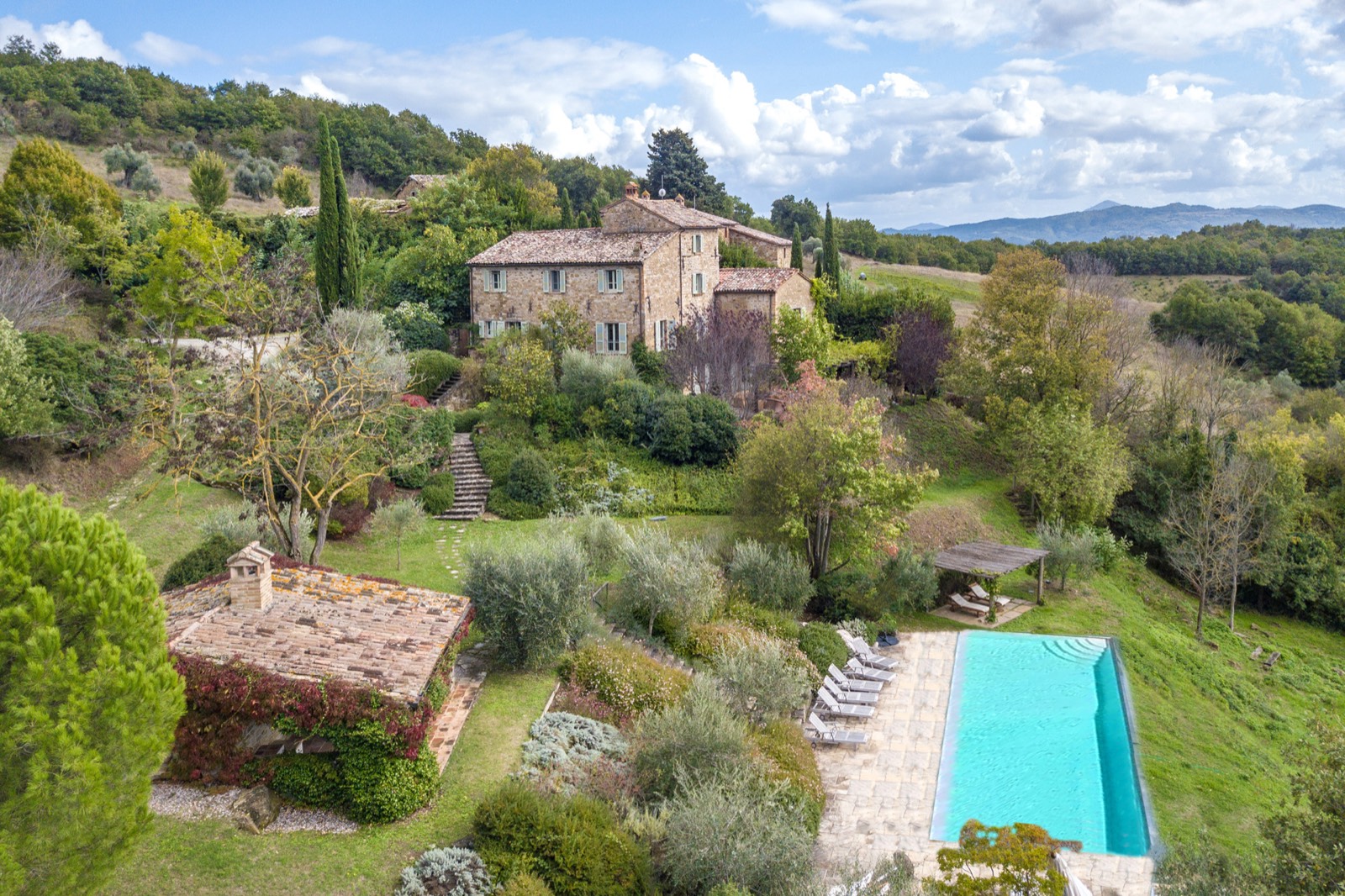 Casale dei Desideri: Luxury Farmhouse with Pool